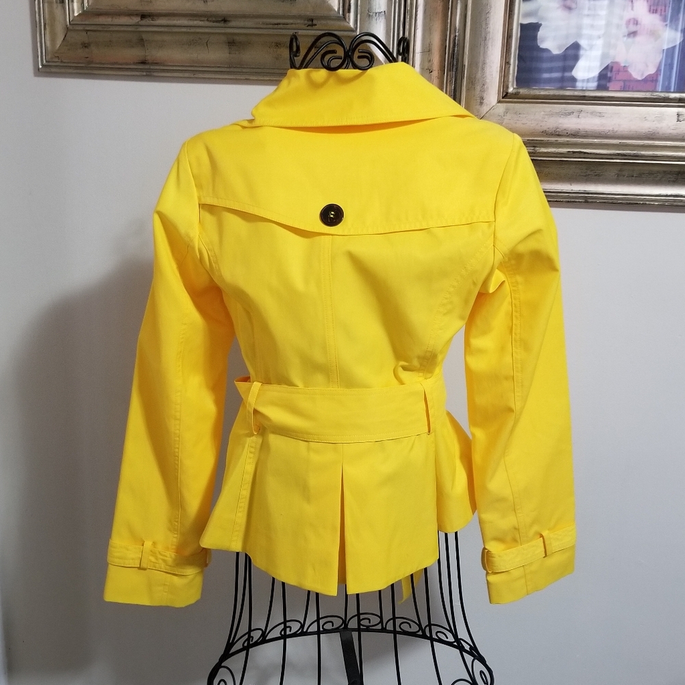 Black Rivet Yellow Short Trench Coat. Size: XS. - Picture 2 of 6